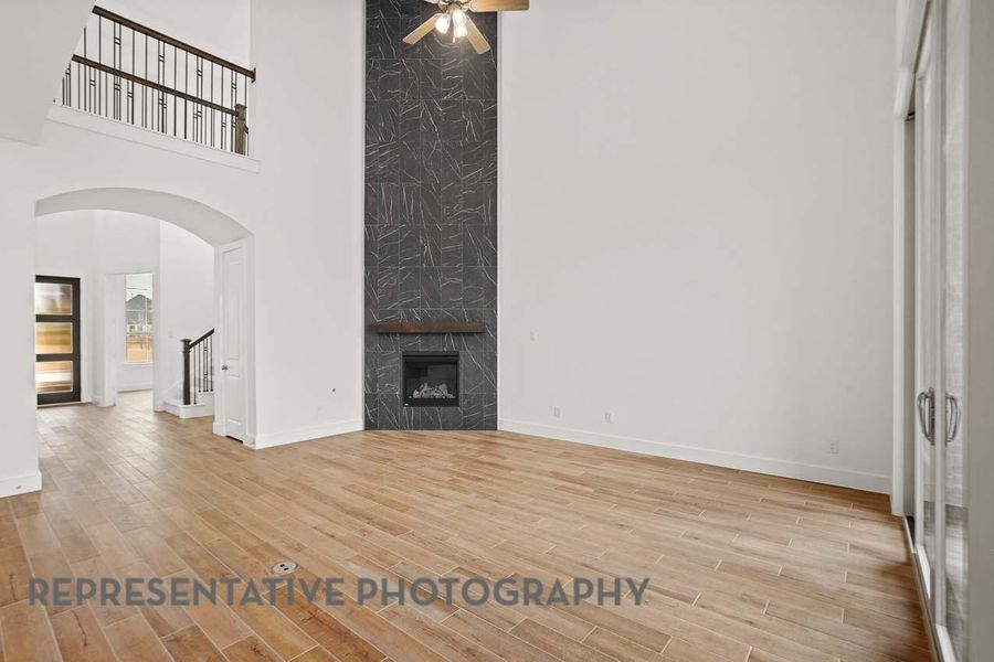 Spacious, unfurnished interior of a new home in Grange: 60ft. lots, Katy (Image 8).