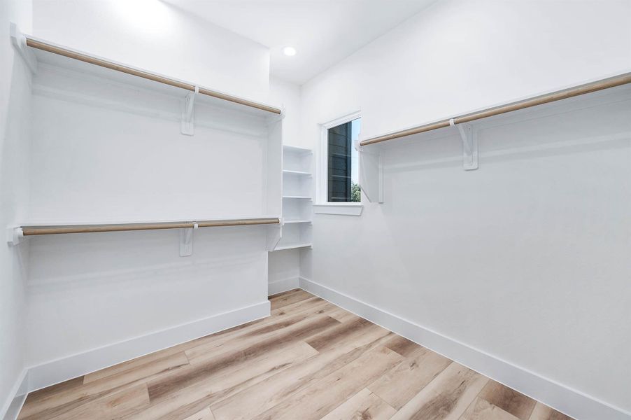 Walk-In Closet Walk-In Closet