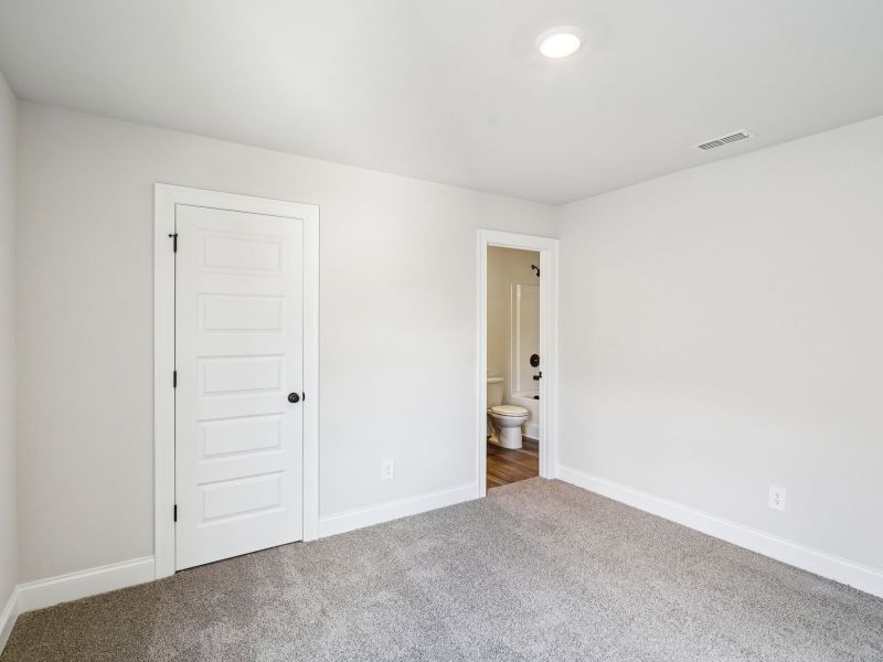 Spacious, unfurnished interior of a new home in Martin Springs - Estate Series, Lawrenceville (Image 19).
