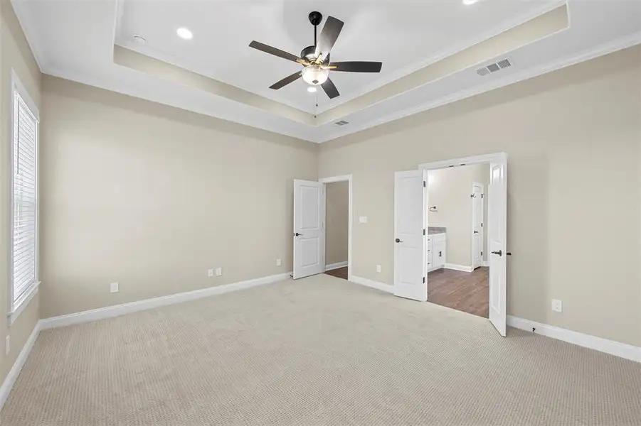 Spacious, unfurnished interior of a new home in , Robinson (Image 29).
