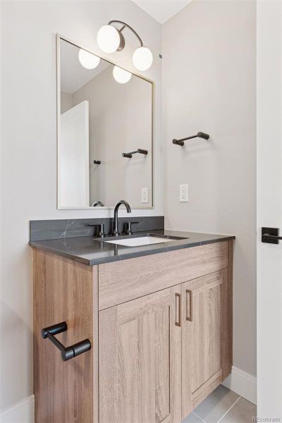 Photos are of a similar unit. Photos are of a similar unit.