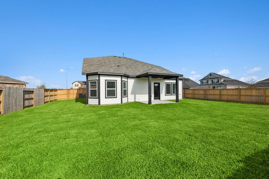 Exterior details and patio area of a home in Miller's Pond, Rosenberg (Image 17).