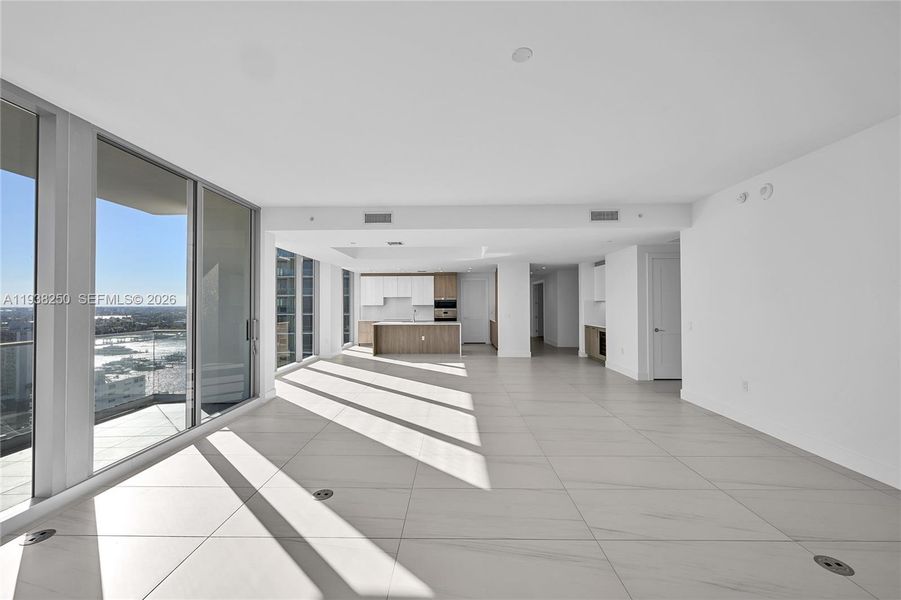 Spacious, unfurnished interior of a new home in , Fort Lauderdale (Image 69).