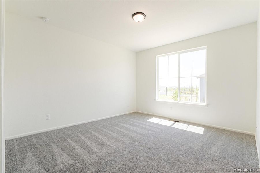 Spacious, unfurnished interior of a new home in Legato, Commerce City (Image 16).