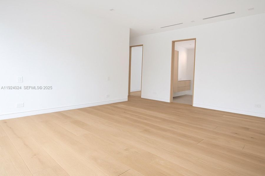 Spacious, unfurnished interior of a new home in , Miami (Image 27).