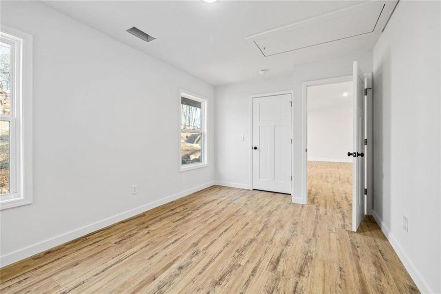 Spacious, unfurnished interior of a new home in , Gainesville (Image 18).