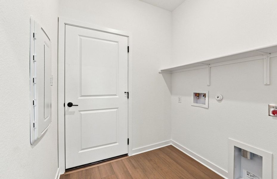 Spacious, unfurnished interior of a new home in Del Webb Austin at Lost Pines, Bastrop (Image 34).