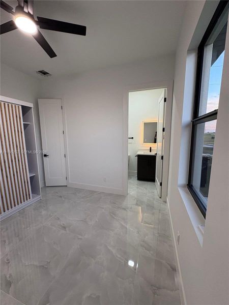Spacious, unfurnished interior of a new home in , Cape Coral (Image 27).
