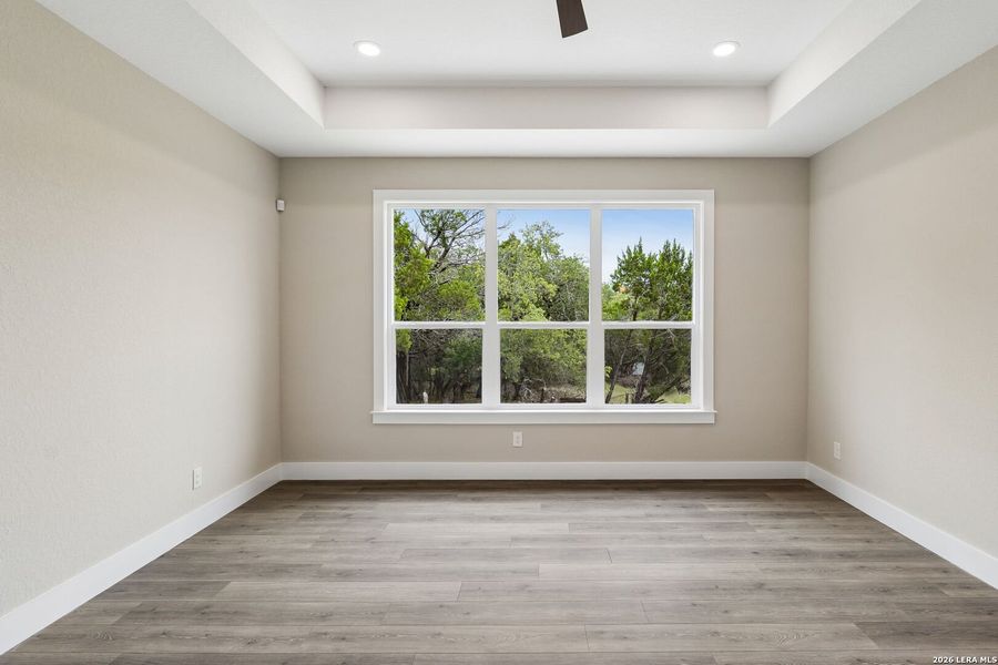 Spacious, unfurnished interior of a new home in , Canyon Lake (Image 26).