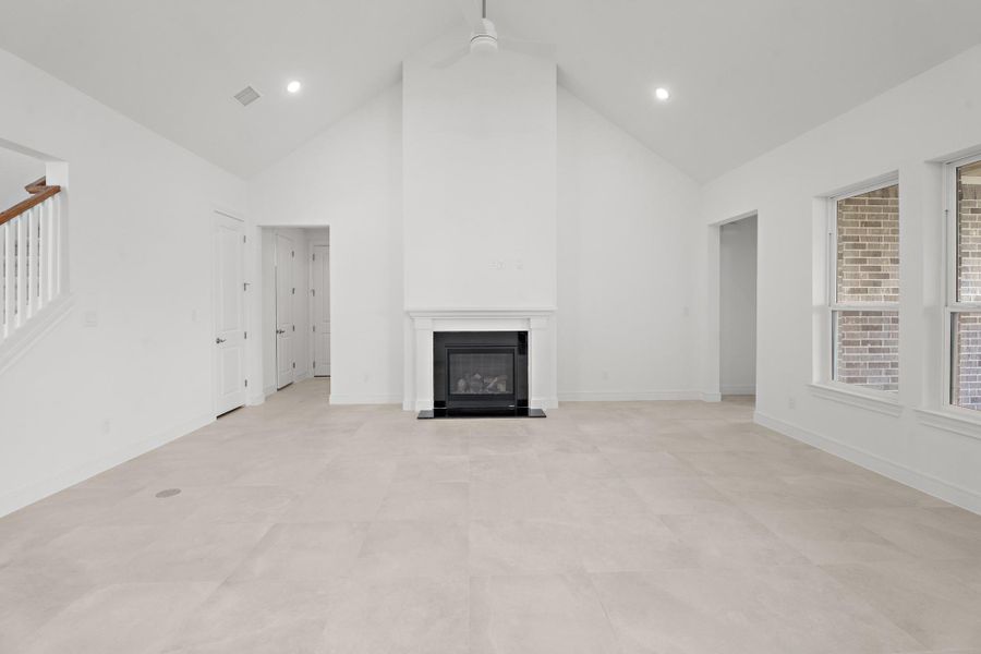 Impressive great room (*Photo not of actual home and used for illustration purposes only.)