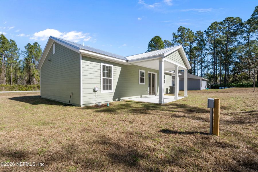 Exterior details and patio area of a home in , Palatka (Image 16).