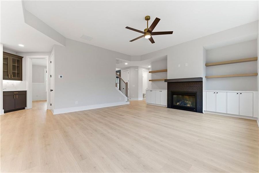 Spacious, unfurnished interior of a new home in Sterlington, Canton (Image 18).