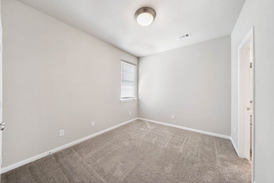 Spacious, unfurnished interior of a new home in Woodforest, Montgomery (Image 31).