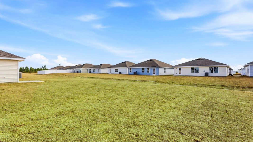Exterior details and patio area of a home in Liberty, Panama City (Image 18).