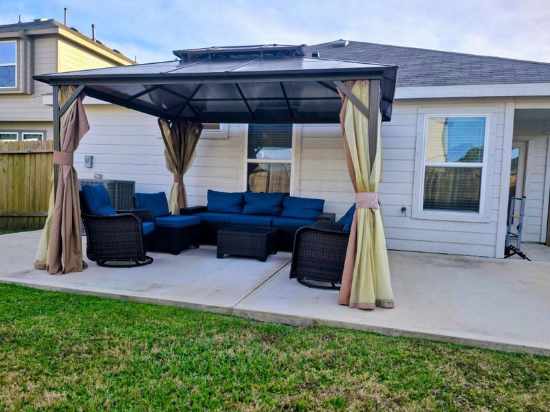 Exterior details and patio area of a home in Gifford Meadows, Angleton (Image 3).