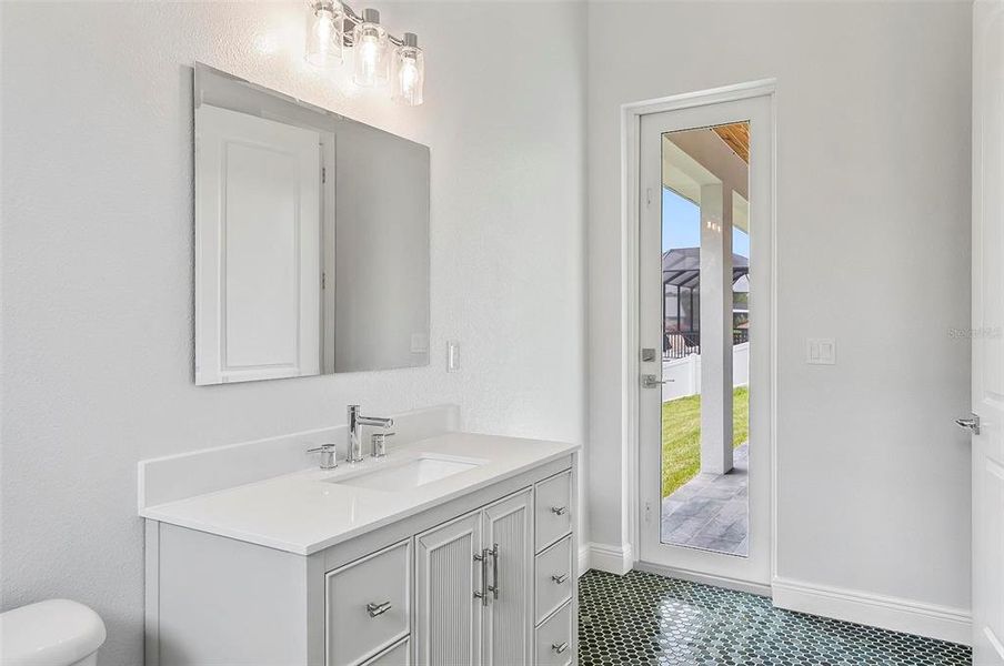 Cabana Bath with access from Lanai