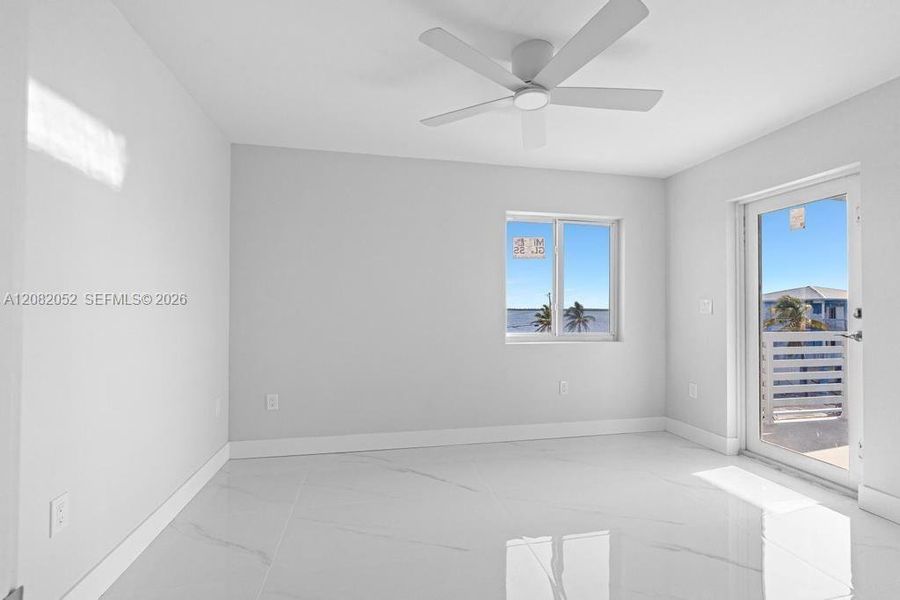 Spacious, unfurnished interior of a new home in , Big Pine Key (Image 11).