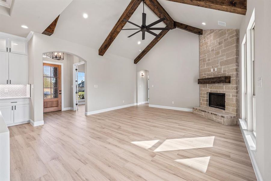 Beautiful exposed wood beams! Beautiful exposed wood beams!