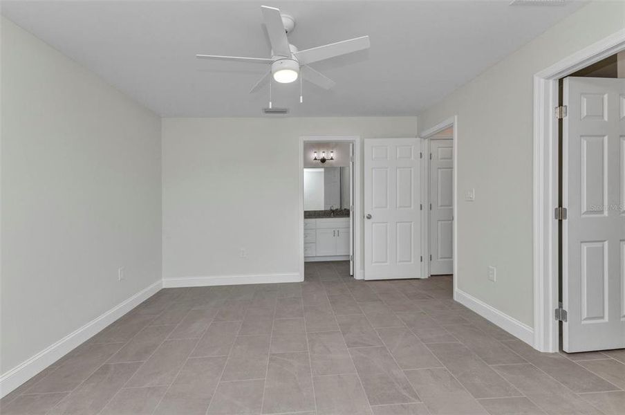 Spacious, unfurnished interior of a new home in , North Port (Image 20).