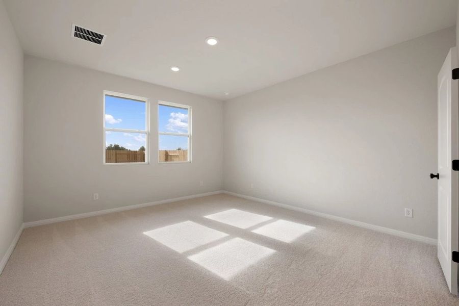 Spacious, unfurnished interior of a new home in Berry Creek Highlands, Georgetown (Image 38).