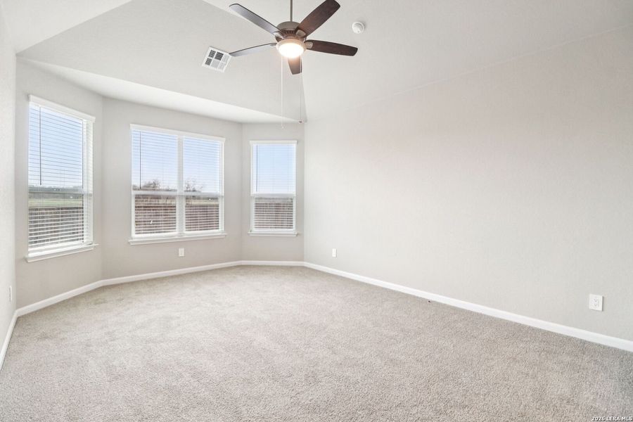 Spacious, unfurnished interior of a new home in Estancia Ranch - Classic Series, San Antonio (Image 38).