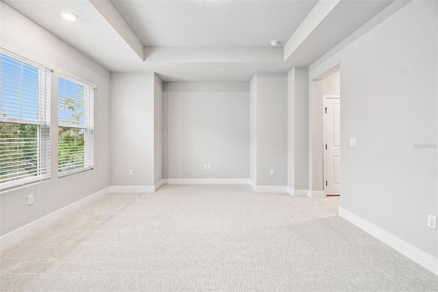 Spacious, unfurnished interior of a new home in Towns at Union, St. Petersburg (Image 33).