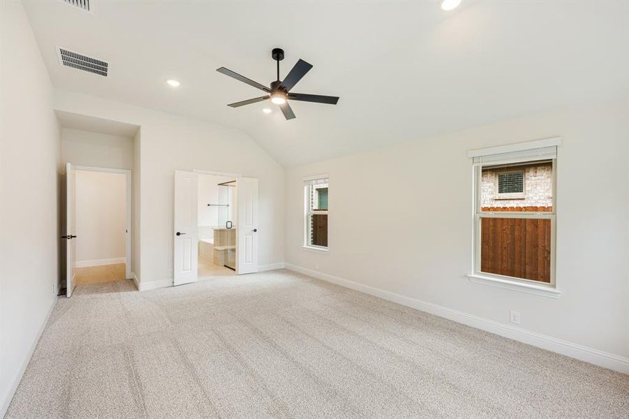 Spacious, unfurnished interior of a new home in Glenwood Meadows, Denton (Image 30).