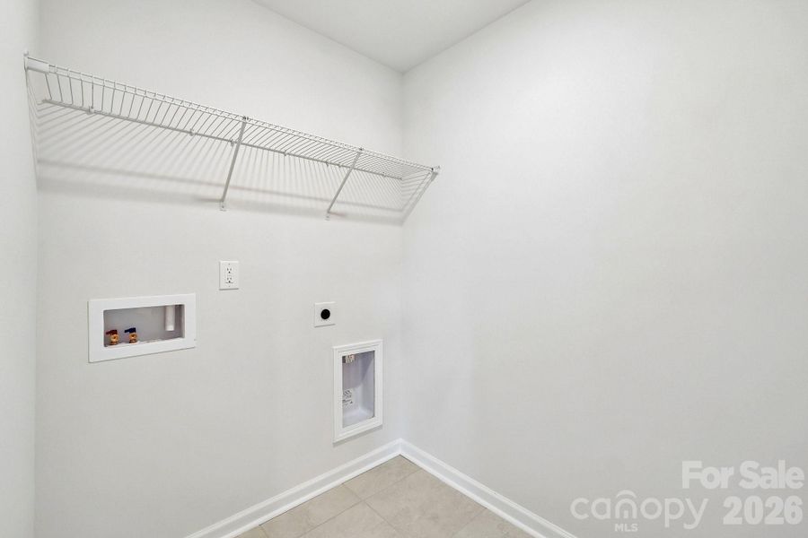 Spacious, unfurnished interior of a new home in Sylvan Creek, Denver (Image 38).