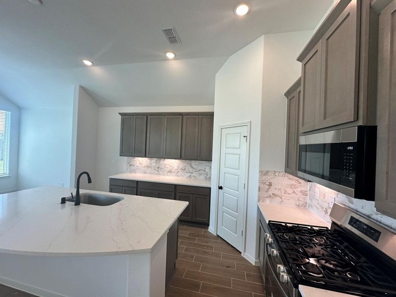 Furnished interior view inside a new home in Creekhaven, Iowa Colony (Image 10).