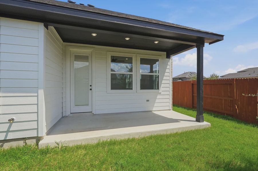 Exterior details and patio area of a home in Stillwater Ranch, San Antonio (Image 22).