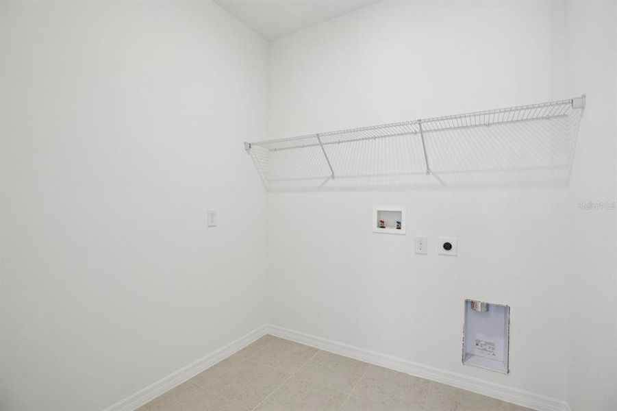 Spacious, unfurnished interior of a new home in , Winter Garden (Image 41).