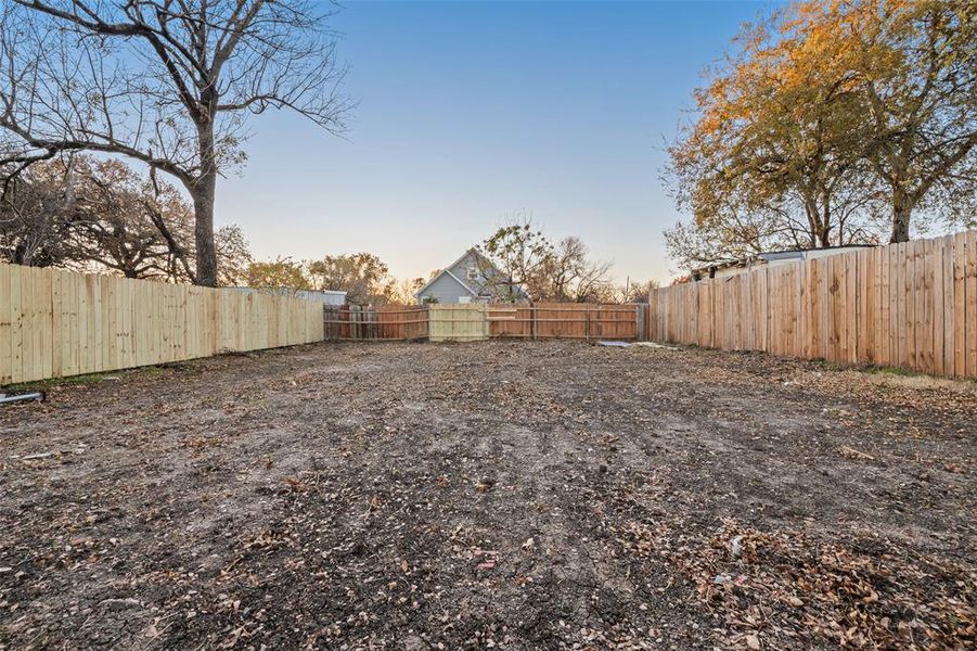 Exterior details and patio area of a home in , Dallas (Image 14).