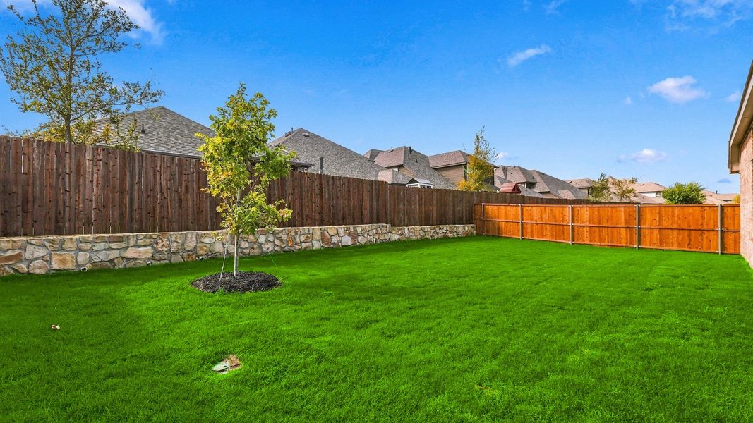 Exterior details and patio area of a home in Thompson Farms, Van Alstyne (Image 4).