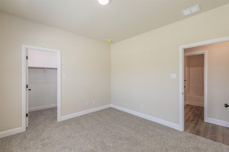 Spacious, unfurnished interior of a new home in , Alvarado (Image 36).