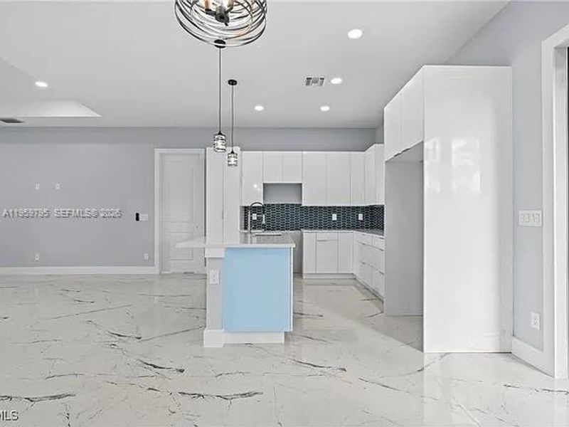 Image 33 of a home in .