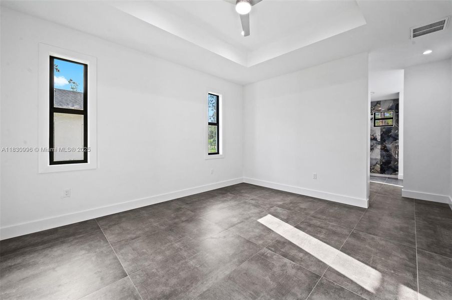Spacious, unfurnished interior of a new home in , Naples (Image 23).