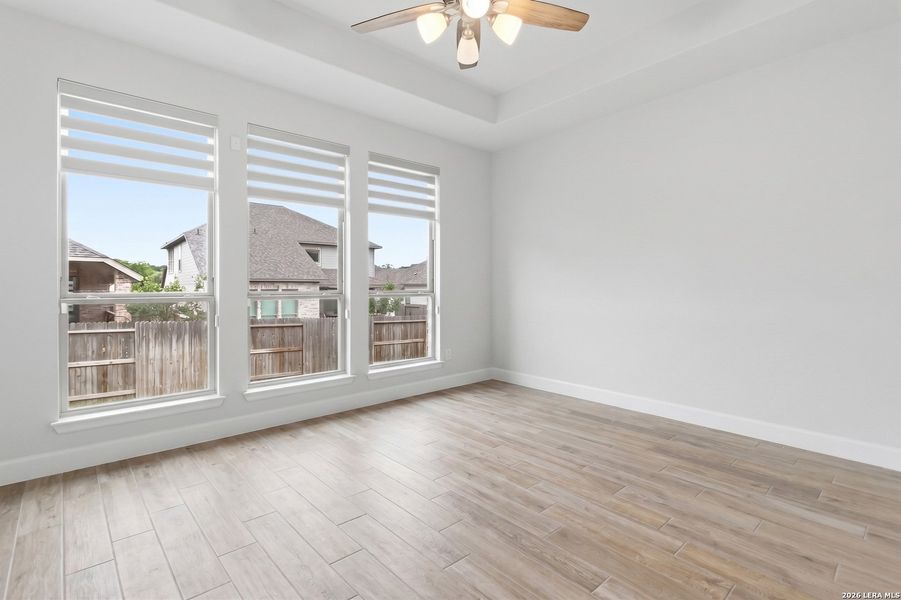 Spacious, unfurnished interior of a new home in Kinder Ranch, San Antonio (Image 15).