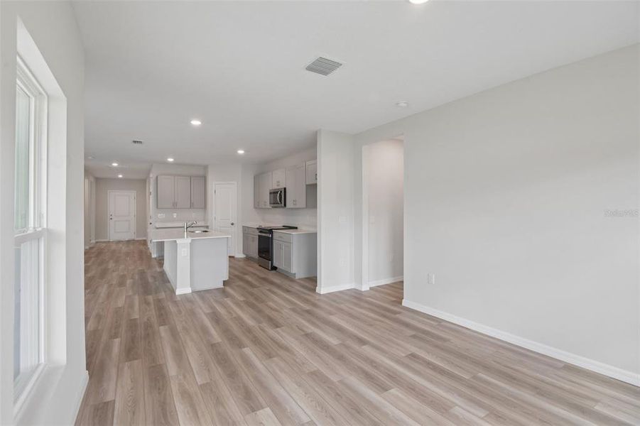 Spacious, unfurnished interior of a new home in Wynnstone, Davenport (Image 13). Spacious, unfurnished interior of a new home in Wynnstone, Davenport (Image 13).