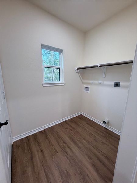 Spacious, unfurnished interior of a new home in , Willis (Image 9).