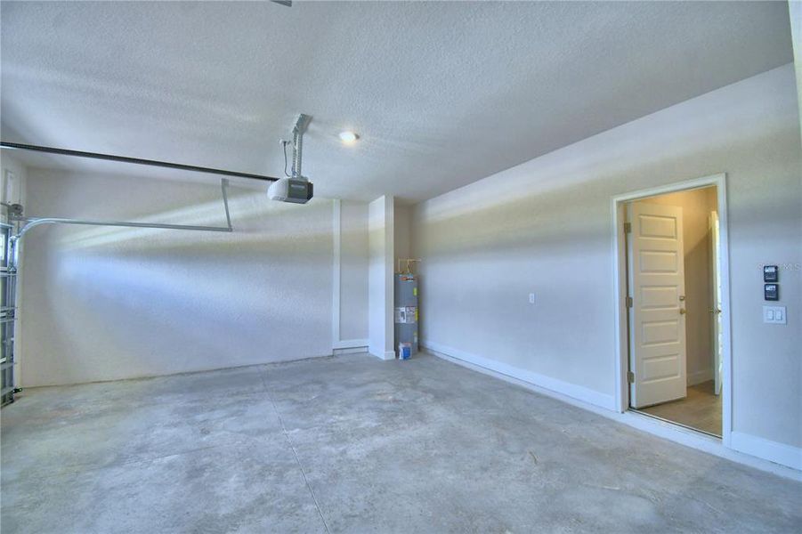 Spacious, unfurnished interior of a new home in Lake Juliana Estates, Auburndale (Image 42).
