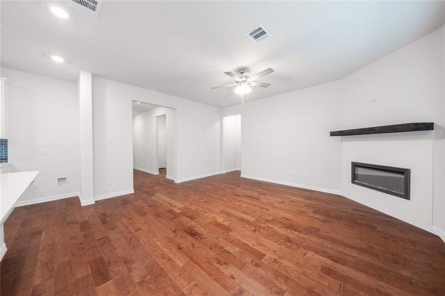 Spacious, unfurnished interior of a new home in Churchill: Meadows 50', Anna (Image 17). Spacious, unfurnished interior of a new home in Churchill: Meadows 50', Anna (Image 17).