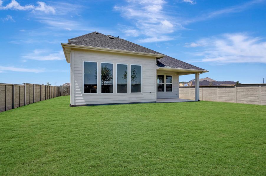 Exterior details and patio area of a home in Landmark, Denton (Image 18).