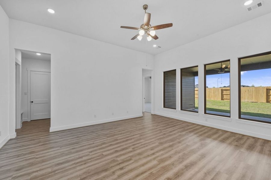 Spacious, unfurnished interior of a new home in Attwater, Waller (Image 11).