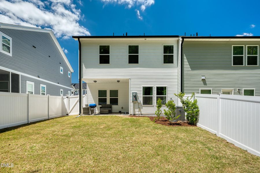 27 -530 barrington row ave, exterior