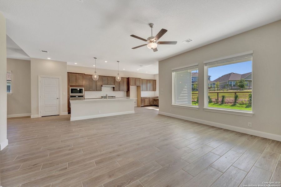 Spacious, unfurnished interior of a new home in The Crossvine 55’, Schertz (Image 17).