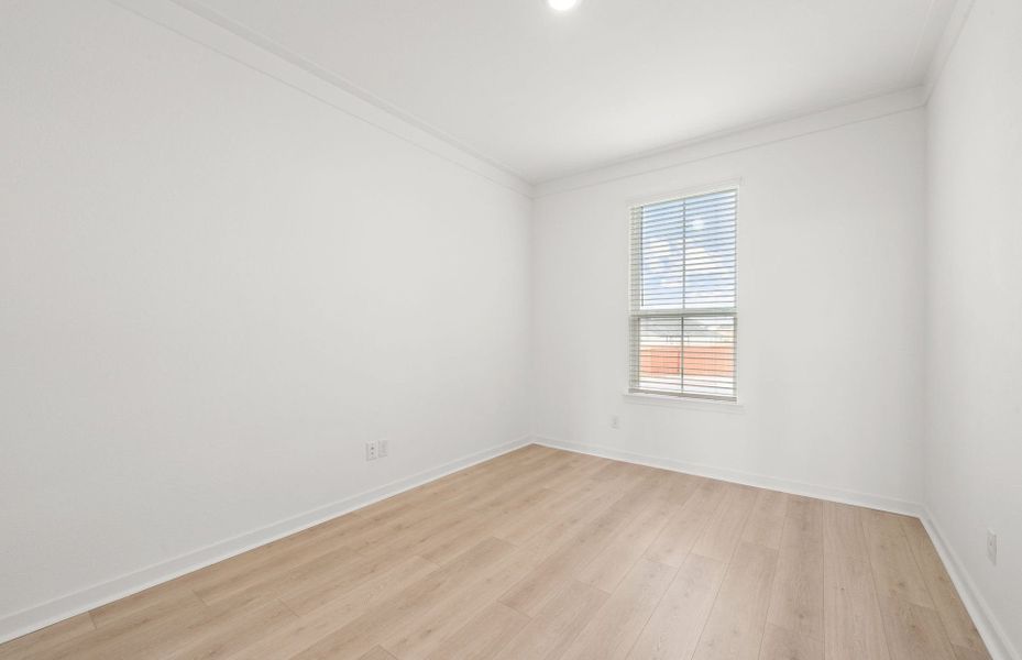 Spacious, unfurnished interior of a new home in Sunfield, Buda (Image 30).