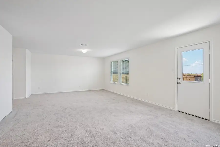 Spacious, unfurnished interior of a new home in Medina Crossing, Von Ormy (Image 23).