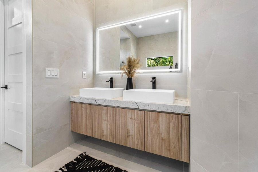 027-221MilestoneWay-WestPalmBeach-FL-334 027-221MilestoneWay-WestPalmBeach-FL-334