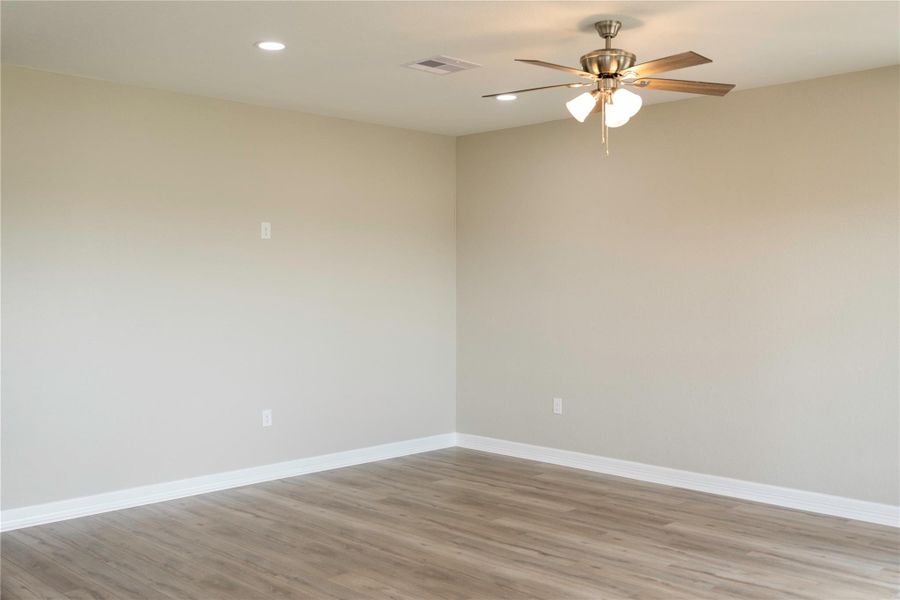 Spacious, unfurnished interior of a new home in , Surfside Beach (Image 12).