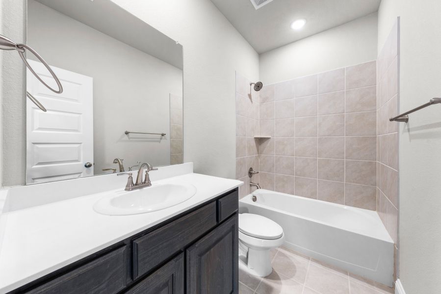 Furnished interior view inside a new home in Stonecreek, Sulphur Springs (Image 10).